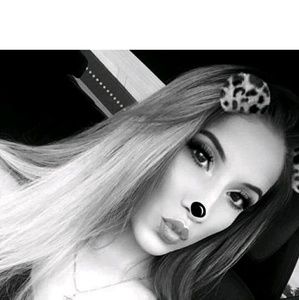 Meet your Posher, Lara